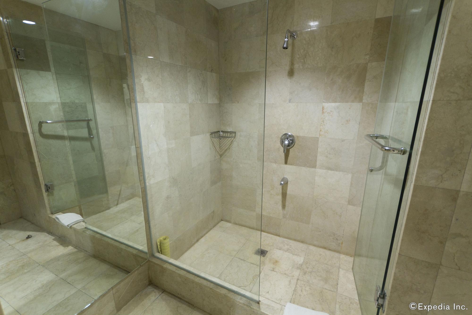 Crown Regency & Towers Hotel 4*
